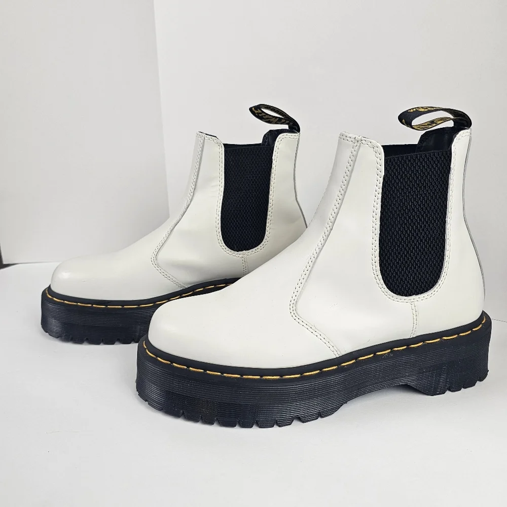Doc Martens Dr. Martens 2976 Yellow‎ Stitch Smooth Leather Chelsea Boots M8/L9